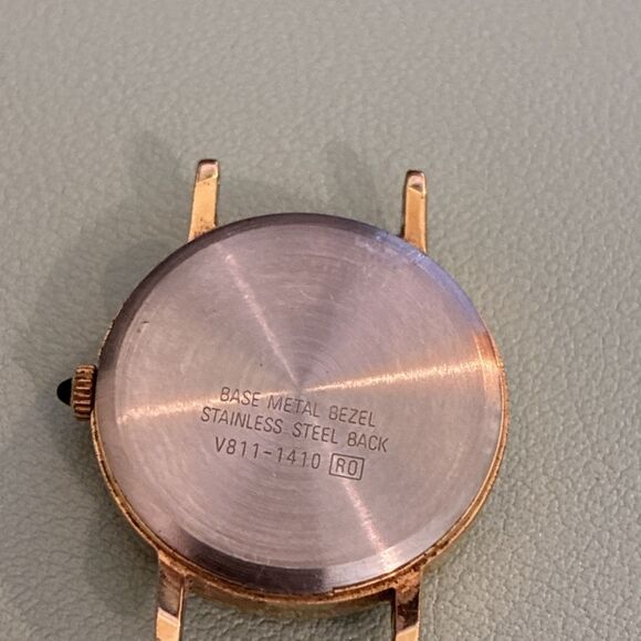 Disney Watch Vintage Mickey Mouse Lorus Gold Coin Dial V811-1400 New Battery - Picture 2 of 2